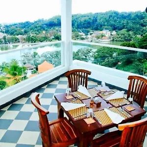 Supreme Hotel Kandy